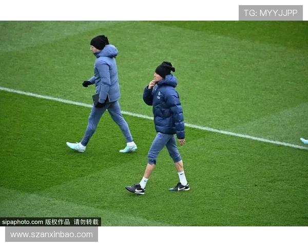 巴黎圣日耳曼更衣室矛盾与战术混乱持续发酵,球队稳定性面临严峻考验 巴黎圣日耳曼更衣室矛盾与战术混乱持续发酵,球队稳定性面临严峻考验